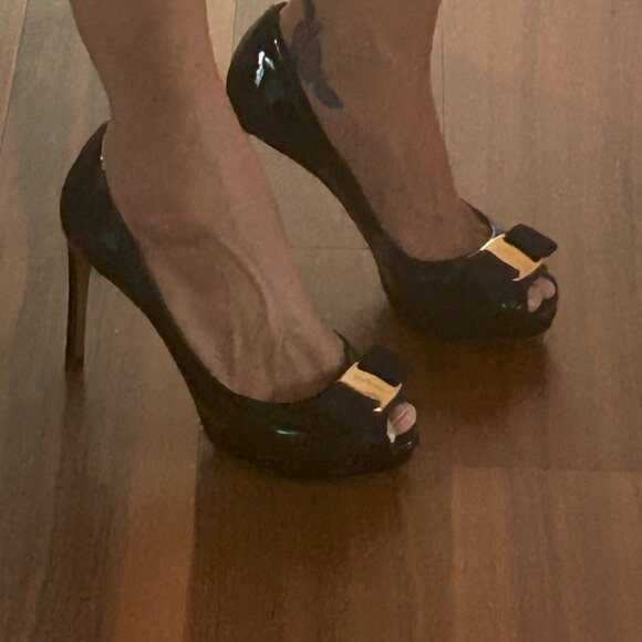 Authentic Salvatore Ferragamo Bow Peep Toe Pump - size 5M - Pristine condition - Picture 11 of 13